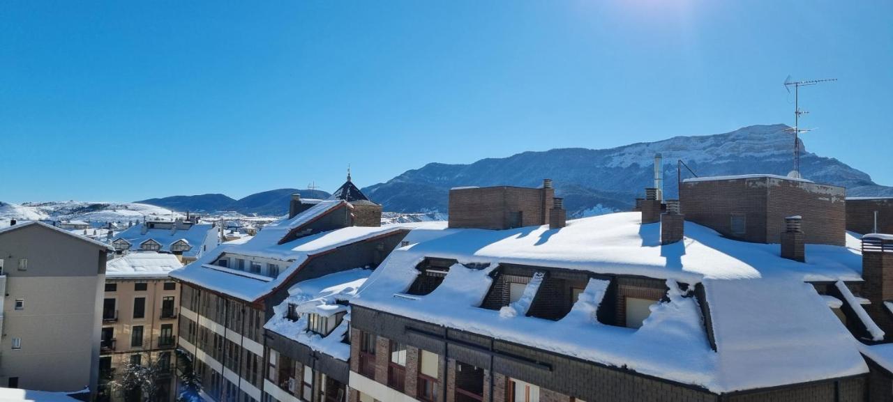 Flor De Nieve Apartment Jaca Exterior foto
